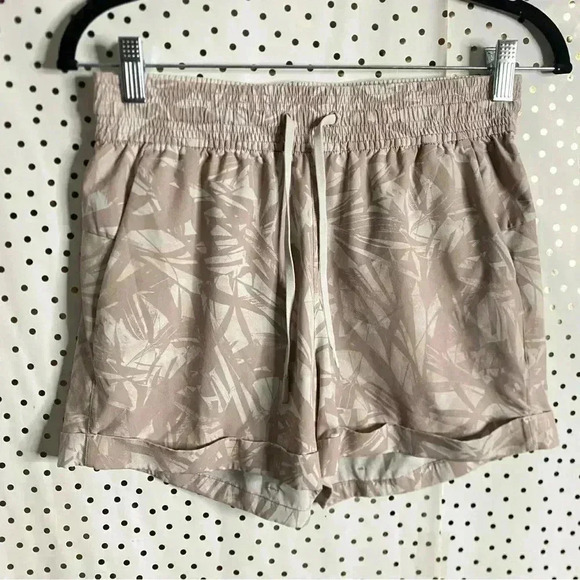 Lululemon Spring Break Away Short *4-way Stretch - Picture 2 of 10